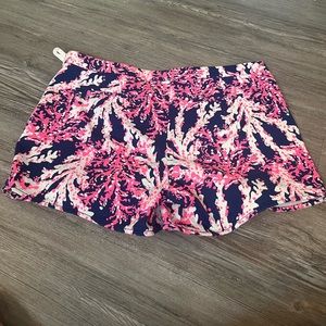 Lilly Pulitzer scalloped 5 inch shorts